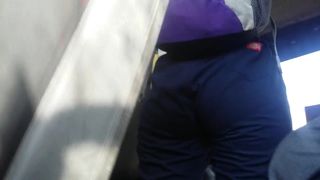 Culona en buzo de colegio 3