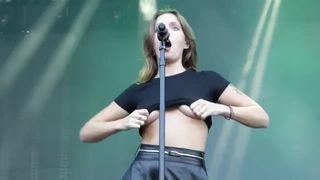 Tove Lo - Boobs Flash (normal Speed and Slow Motion)