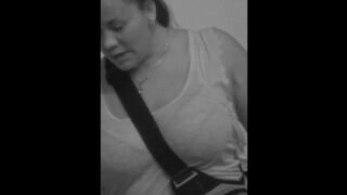 A la tetona se le ve su sosten con camara infrared