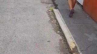 Culo en la calle de guarra