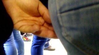 Tocando culo rico suave