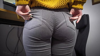 Sexy Secretary In Tight Jeans Teases Bum With Visible Panty Line