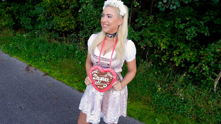 The most perverted OKTOBERFEST CHICK Bavaria's AO 3LOCH hammered! XXL CUMSHOT + PISS
