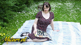 Perfect Natural Titties Housewife Tigger Gets Smashed Outside By The Gardener