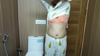 Trying My Stepmother's Yummy Snatch in the Bathroom. Full Film