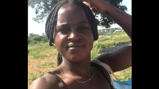 Crazybitch loves twerking her monstrous behind outdoor