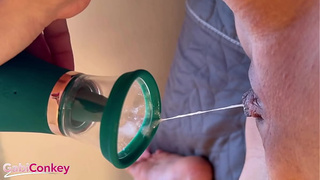 INTENSE FEMALE CLIMAX USING A VIBRATOR