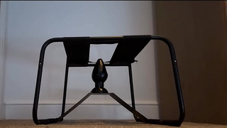 skank squatting his plug