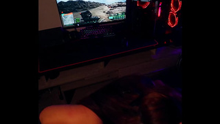 Playing Battlefield while getting a oral sex - I stopped playing and went to fuck my friend