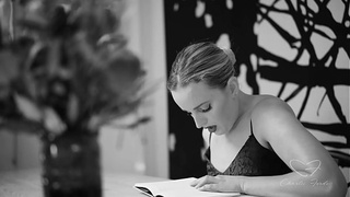 Amber Moore's Erotic Book Made Charlie Forde Masturbates Her Twat!