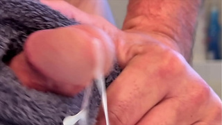 Me masturbating to cumming 8