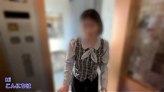 [Elevator sex] "It's cold, why don't we hug each other?" Office building on a holiday. A husband and a woman meet for the first time and have sex, cream pie.