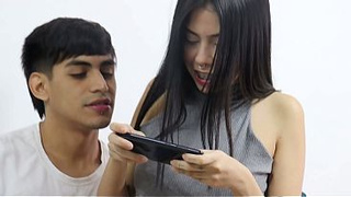 I play Free Fire with my stepsister and she gets turned on, it feels so good to fuck my gorgeous, slim stepsister while we play - Spanish porn