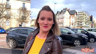 Kelly, a stunning, kinky MILF, caught between 2 very veiny pricks