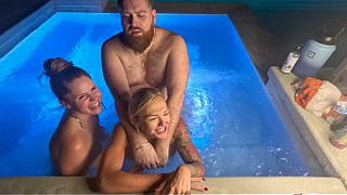 Cute Tub Threesome With Deliah Grace & Scarlett Gushes WCA Productions