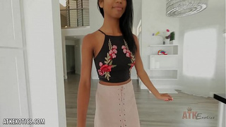Attractive african Nia Nacci spreads her cunt meaty