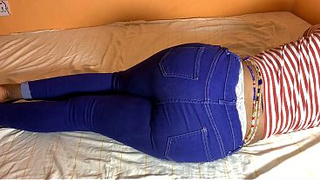 Sneak into my 18yo attractive stepdaughter’s bedroom