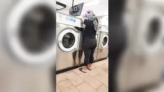 Culona en el lavaredo