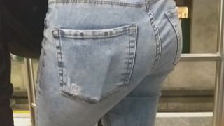 Garotas de jeans no trem