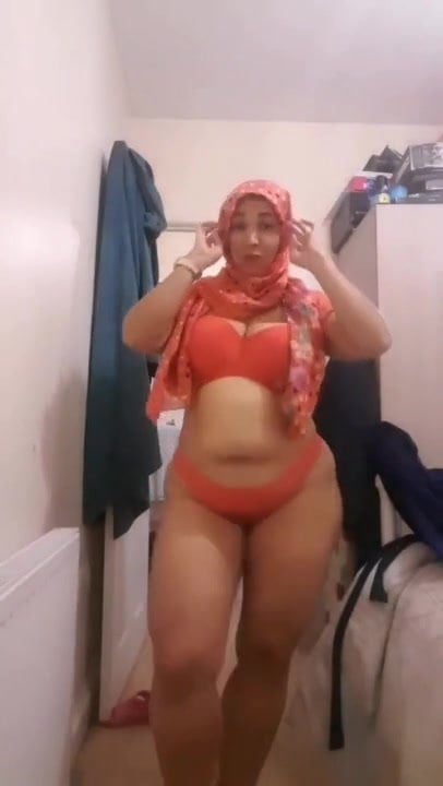 406px x 720px - Chubby Arab Mom in Hijab 1 | Pornn Video